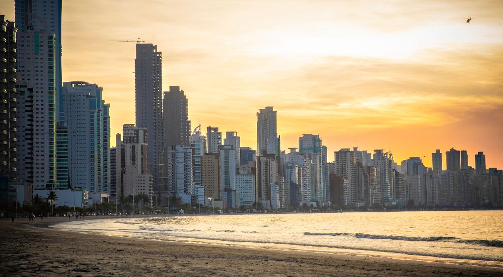 Cidades do litoral de Santa Catarina: estilos e perfis 1 Cidades do litoral de Santa Catarina